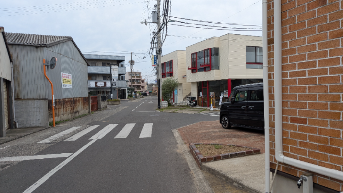 大きめの三叉路を右折